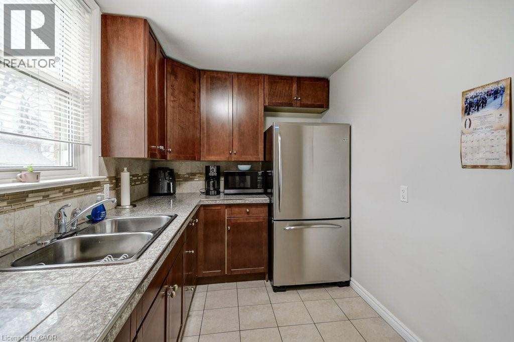 624 Brighton Avenue, Hamilton, ON - Indoor Photo Showing Kitchen With Double Sink
