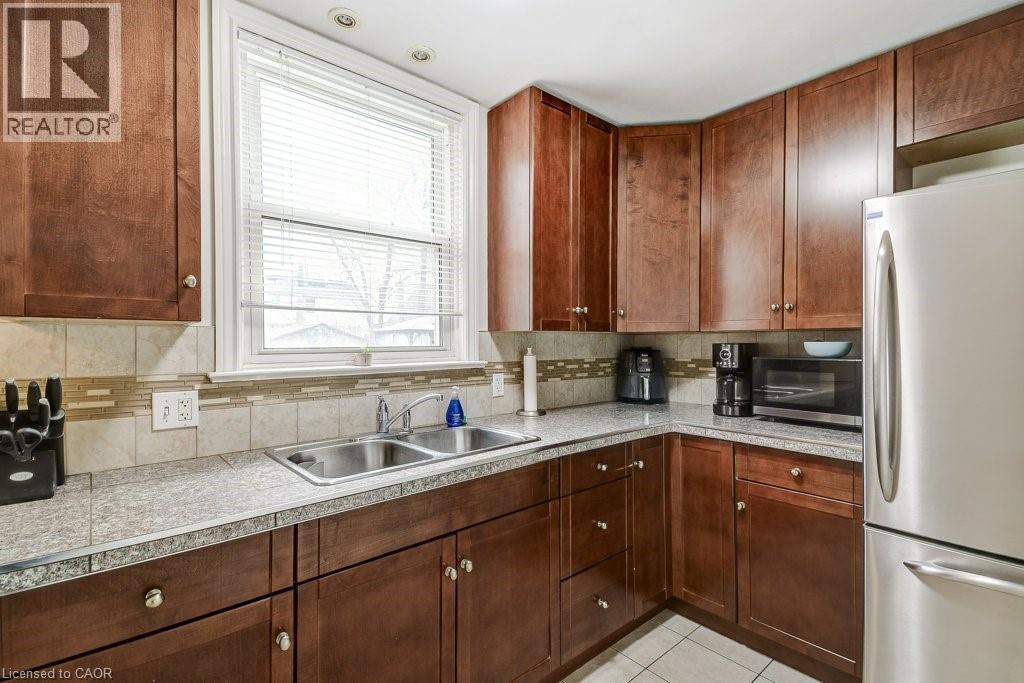 624 Brighton Avenue, Hamilton, ON - Indoor Photo Showing Kitchen With Double Sink