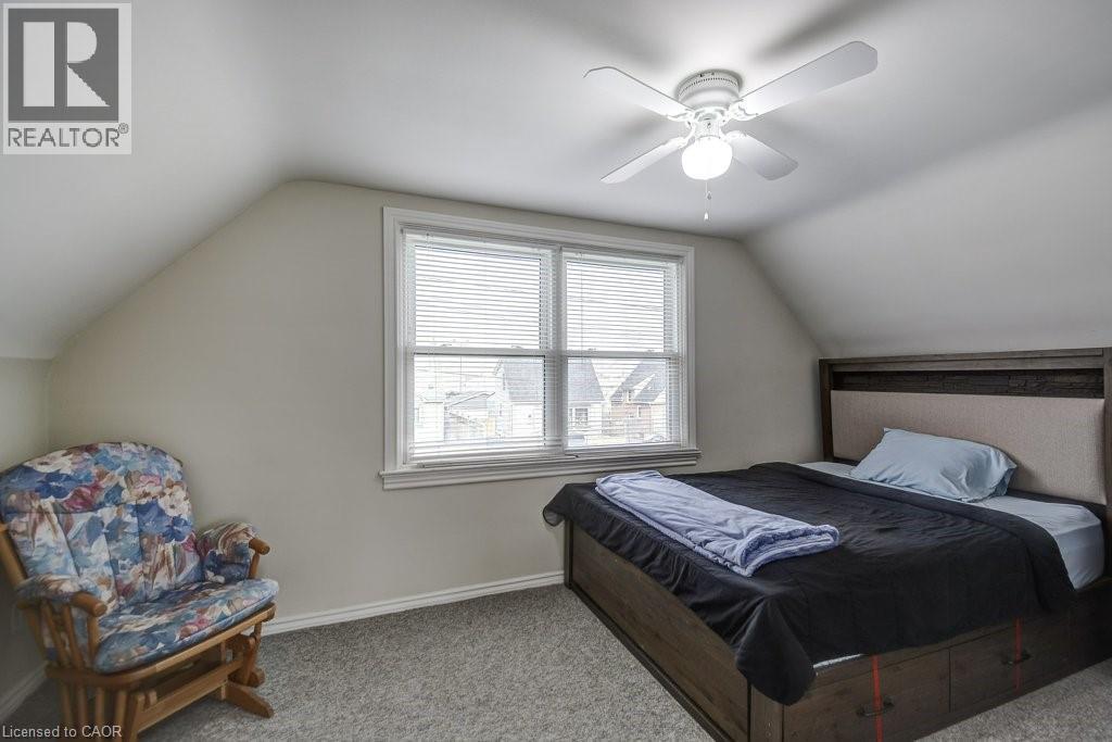 624 Brighton Avenue, Hamilton, ON - Indoor Photo Showing Bedroom