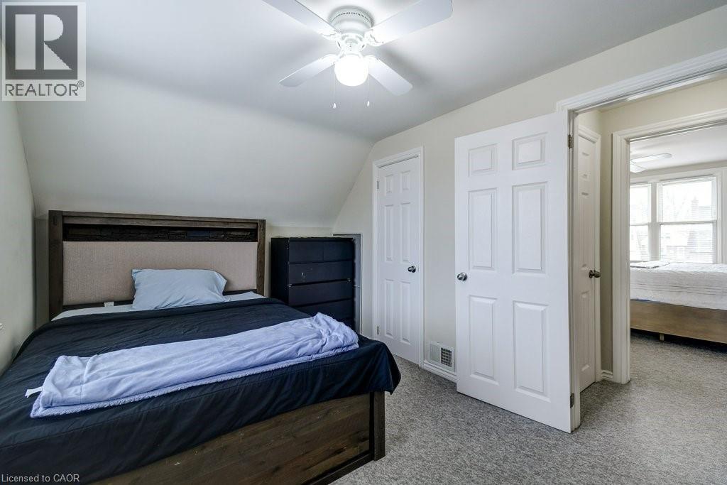 624 Brighton Avenue, Hamilton, ON - Indoor Photo Showing Bedroom