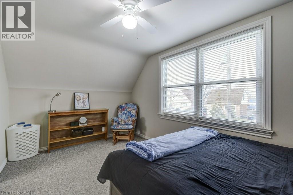 624 Brighton Avenue, Hamilton, ON - Indoor Photo Showing Bedroom