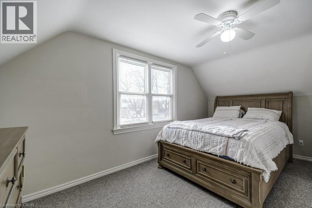 624 Brighton Avenue, Hamilton, ON - Indoor Photo Showing Bedroom