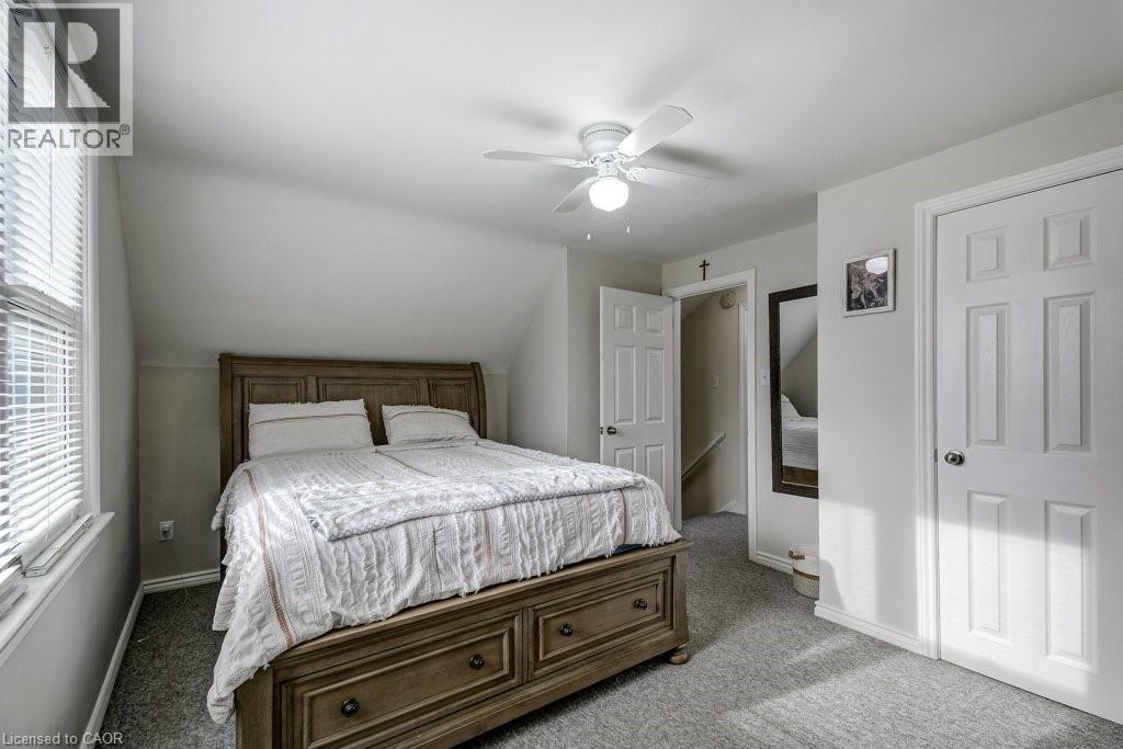 624 Brighton Avenue, Hamilton, ON - Indoor Photo Showing Bedroom