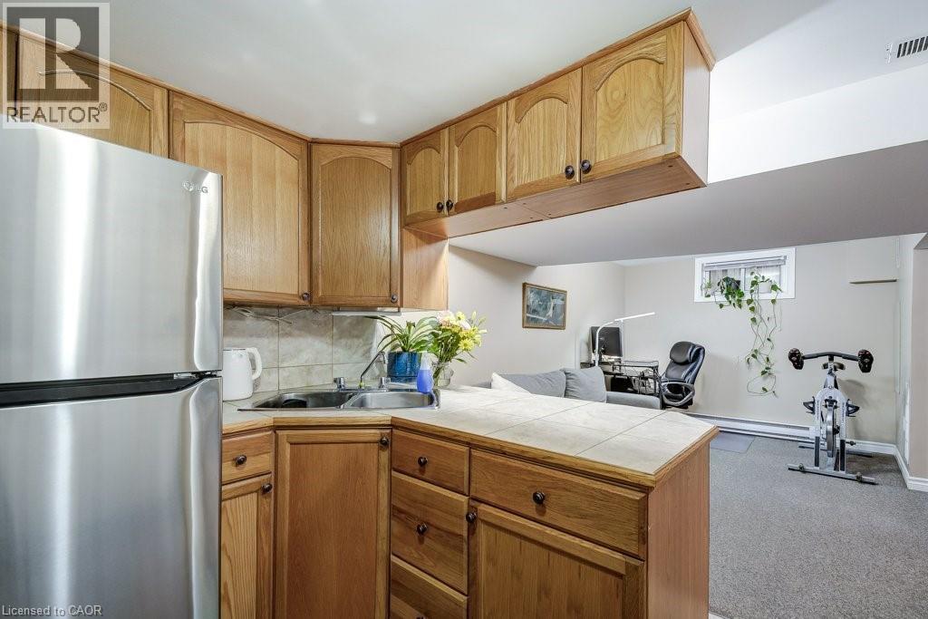 624 Brighton Avenue, Hamilton, ON - Indoor Photo Showing Kitchen With Double Sink