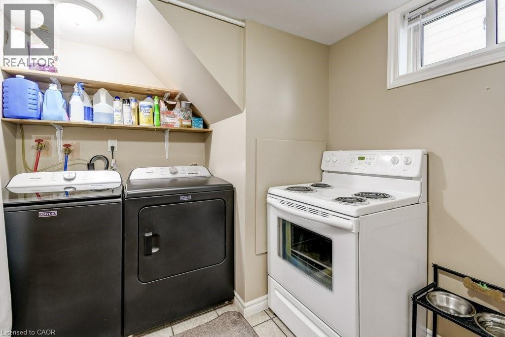 624 Brighton Avenue, Hamilton, ON - Indoor Photo Showing Laundry Room
