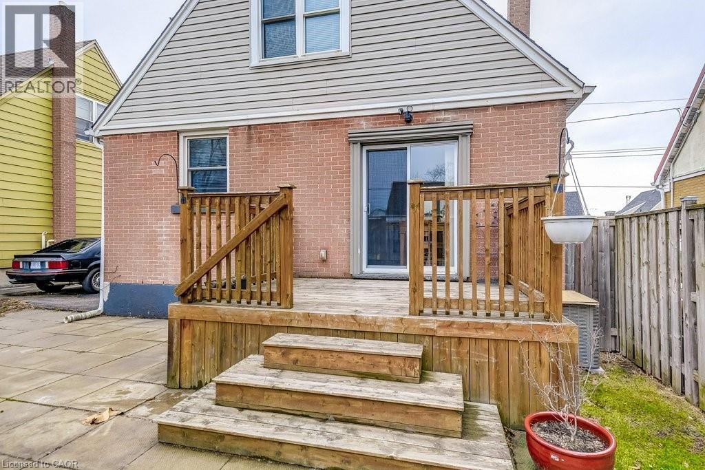 624 Brighton Avenue, Hamilton, ON - Outdoor With Deck Patio Veranda With Exterior