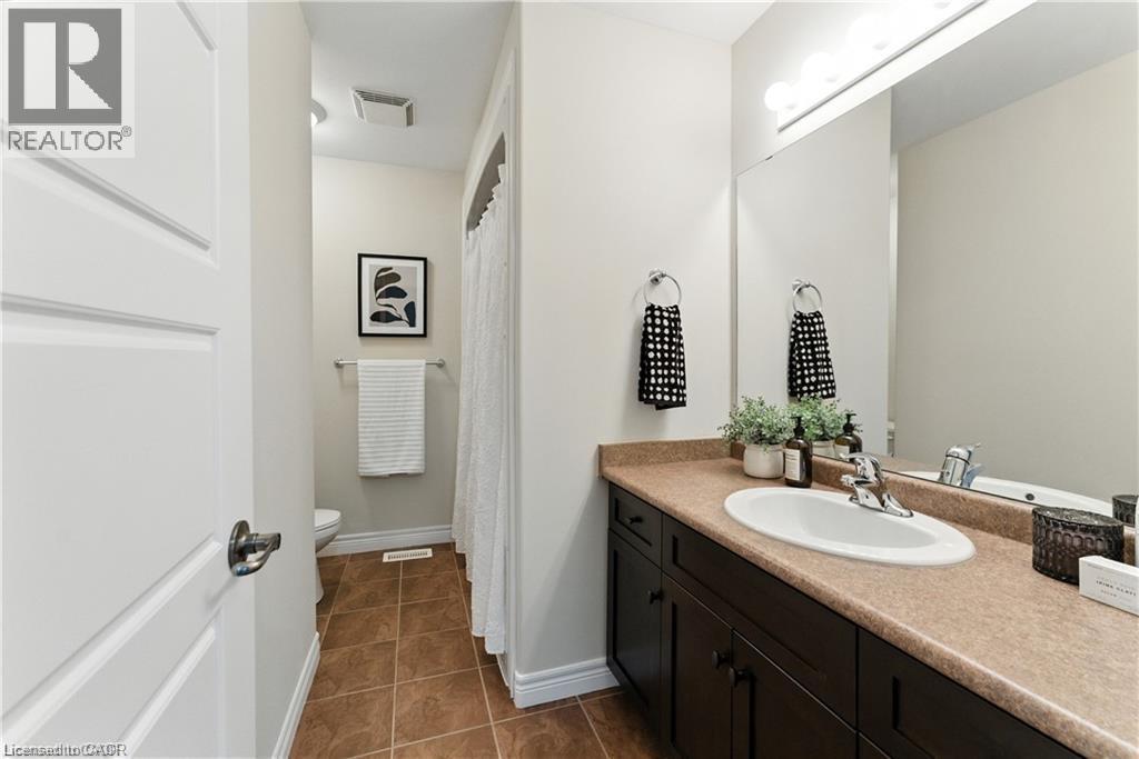 100 Fall Fair Way, Binbrook, ON - Indoor Photo Showing Bathroom