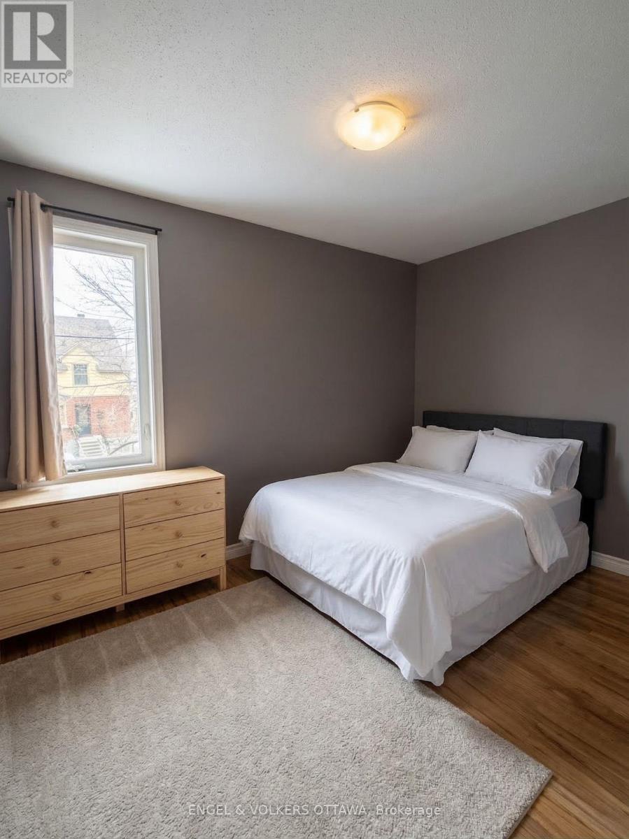 330 Fifth Avenue, Ottawa, ON - Indoor Photo Showing Bedroom