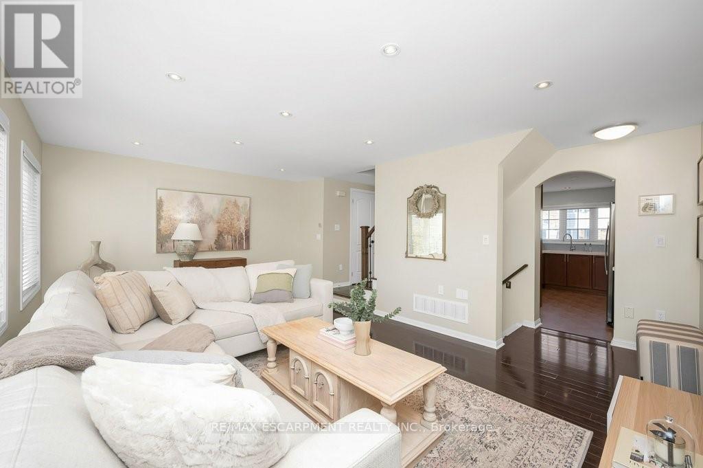 3140 Edgar Avenue, Burlington, ON - Indoor Photo Showing Living Room