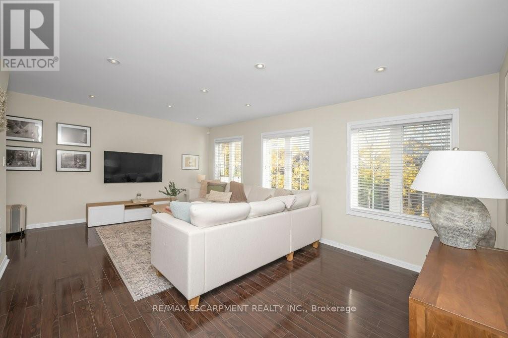3140 Edgar Avenue, Burlington, ON - Indoor Photo Showing Living Room