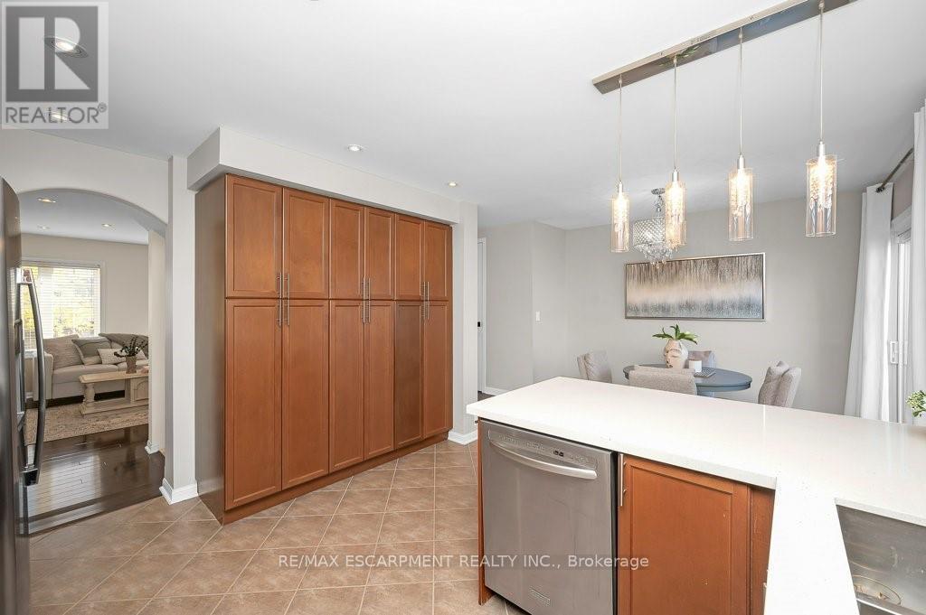 3140 Edgar Avenue, Burlington, ON - Indoor Photo Showing Kitchen