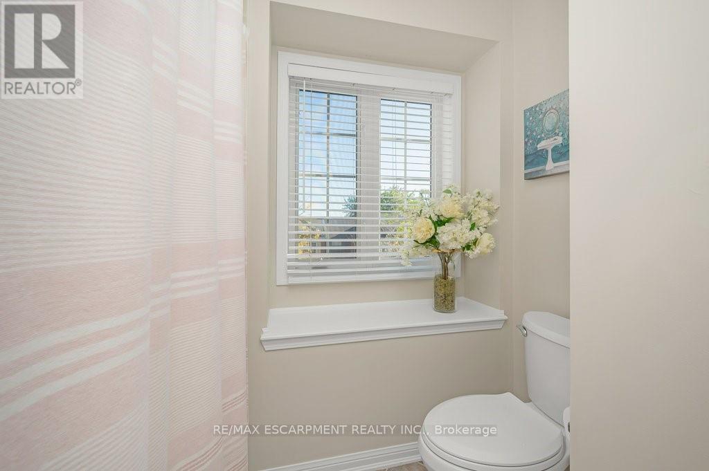 3140 Edgar Avenue, Burlington, ON - Indoor Photo Showing Bathroom
