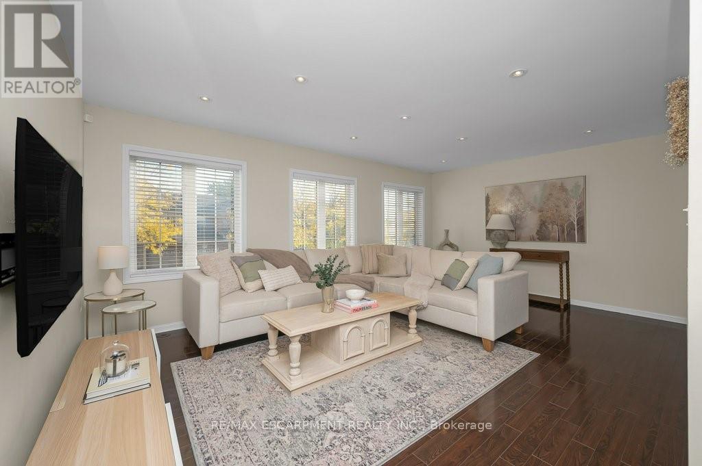 3140 Edgar Avenue, Burlington, ON - Indoor Photo Showing Living Room