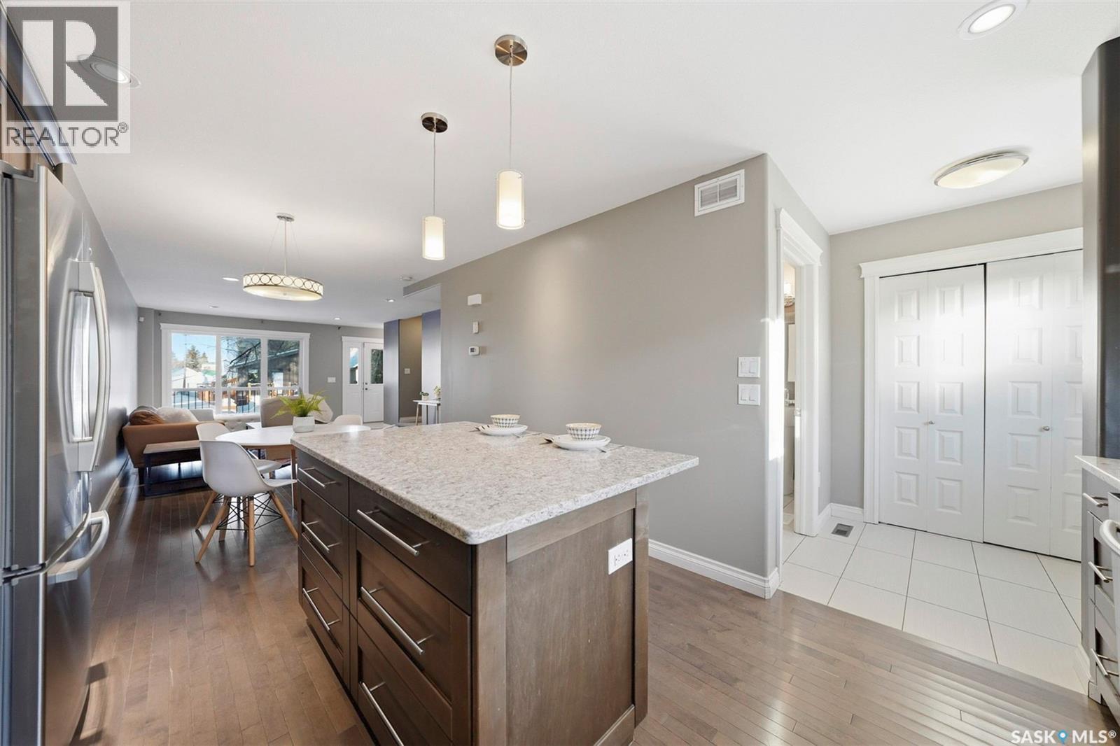 2129 Coy Avenue, Saskatoon, SK - Indoor Photo Showing Kitchen With Upgraded Kitchen