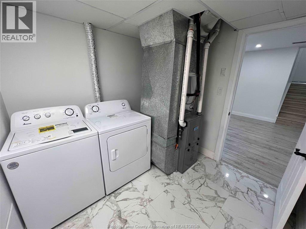 511 Gauthier Drive, Tecumseh, ON - Indoor Photo Showing Laundry Room