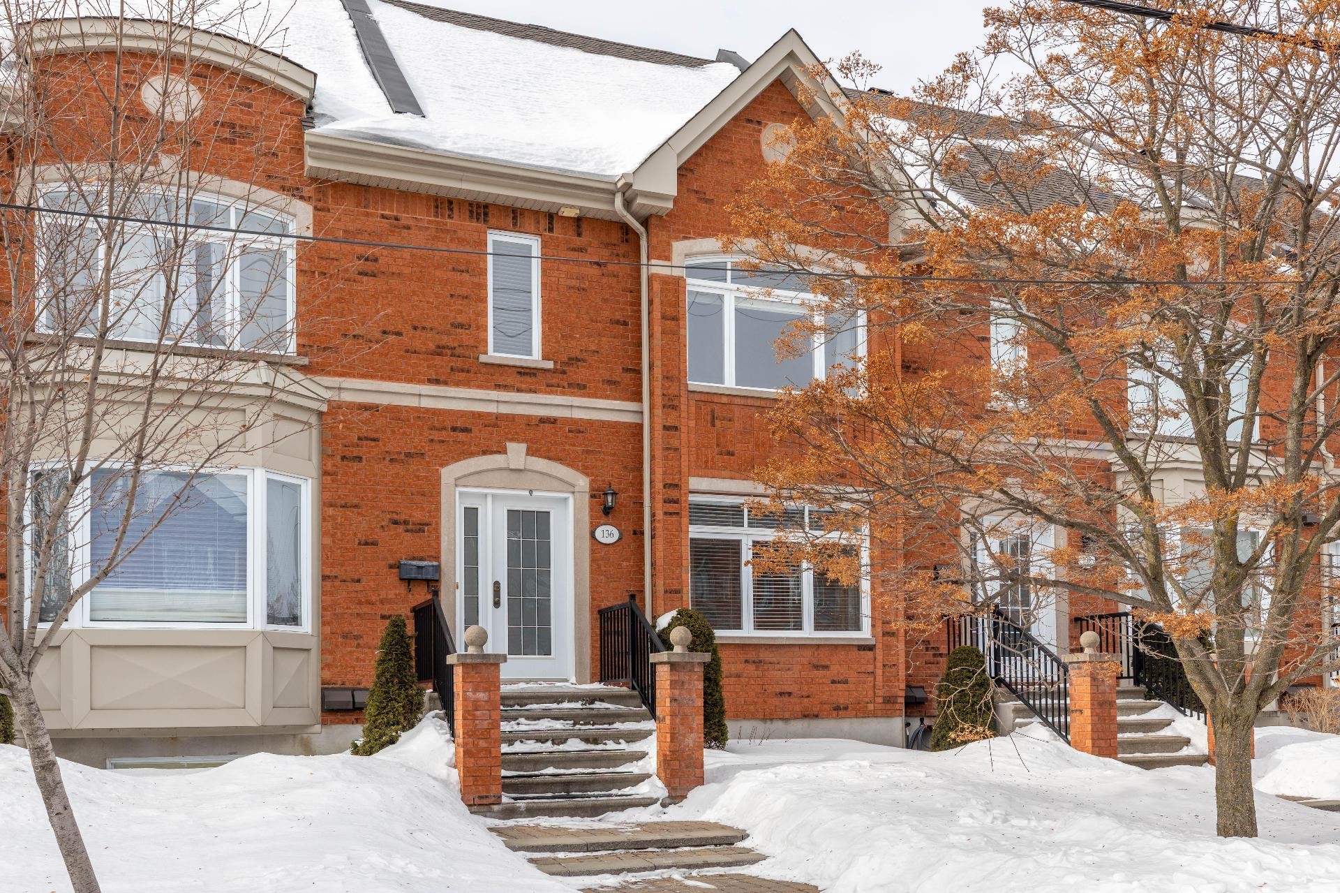 Front of Structure - 136 Av. Alston, Pointe-Claire, QC - Outdoor With Facade