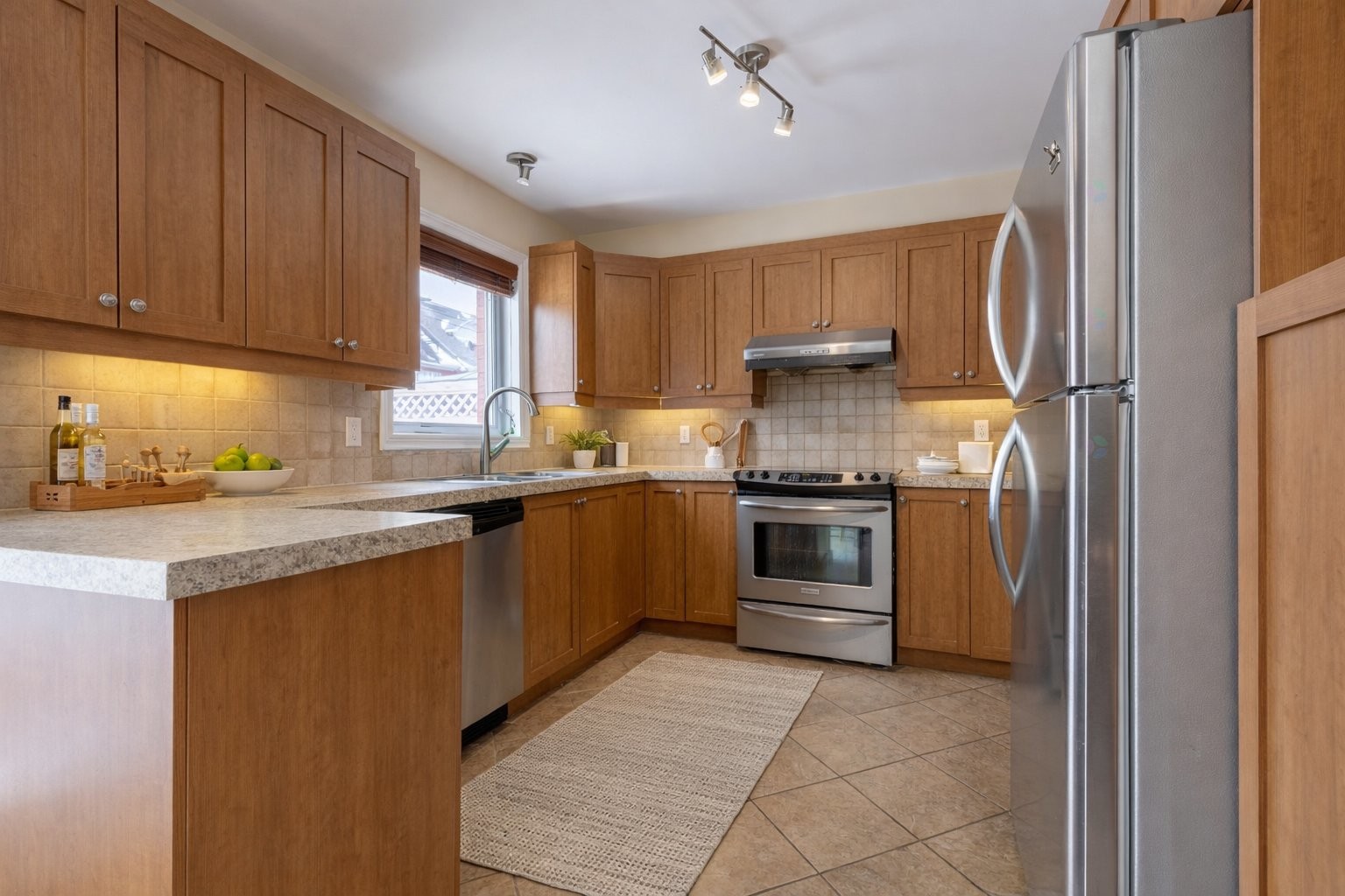 Kitchen - 136 Av. Alston, Pointe-Claire, QC - Indoor Photo Showing Kitchen