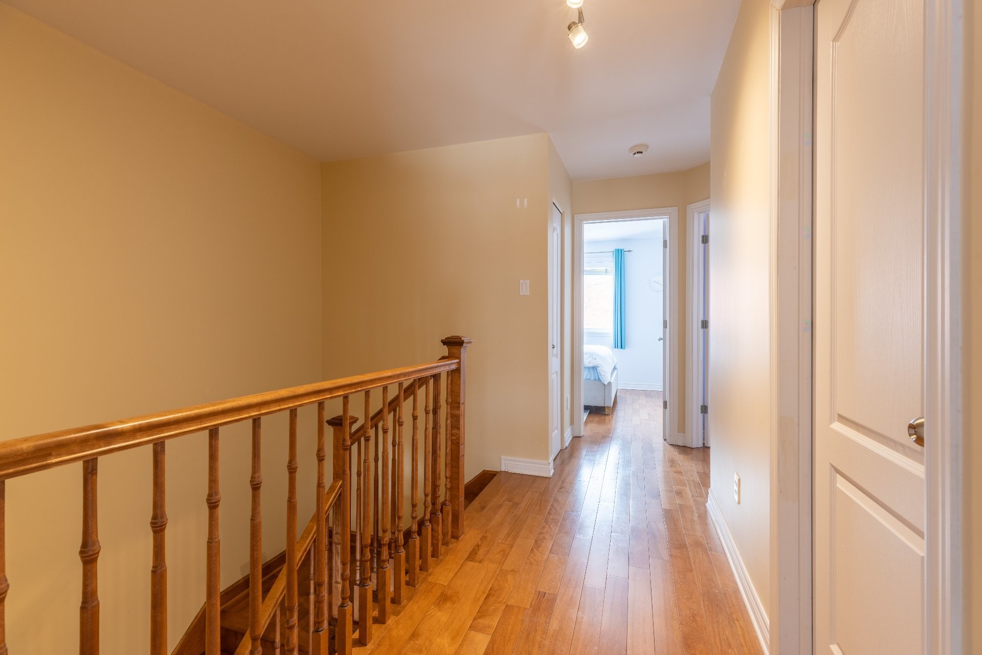 Staircase - 136 Av. Alston, Pointe-Claire, QC - Indoor Photo Showing Other Room