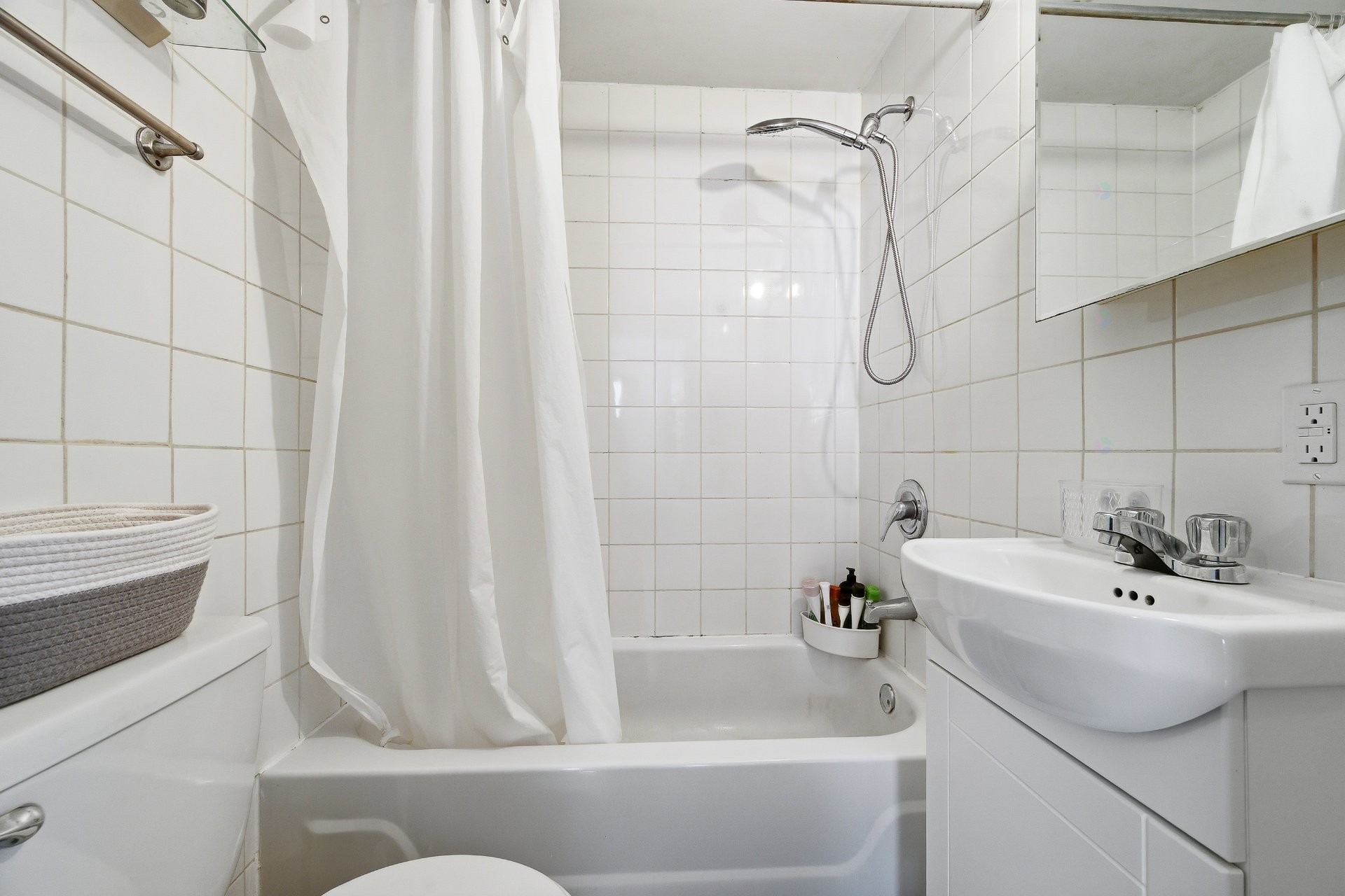 Bathroom - 2-3445 Rue Hochelaga, Montréal (Mercier/Hochelaga-Maisonneuve), QC - Indoor Photo Showing Bathroom