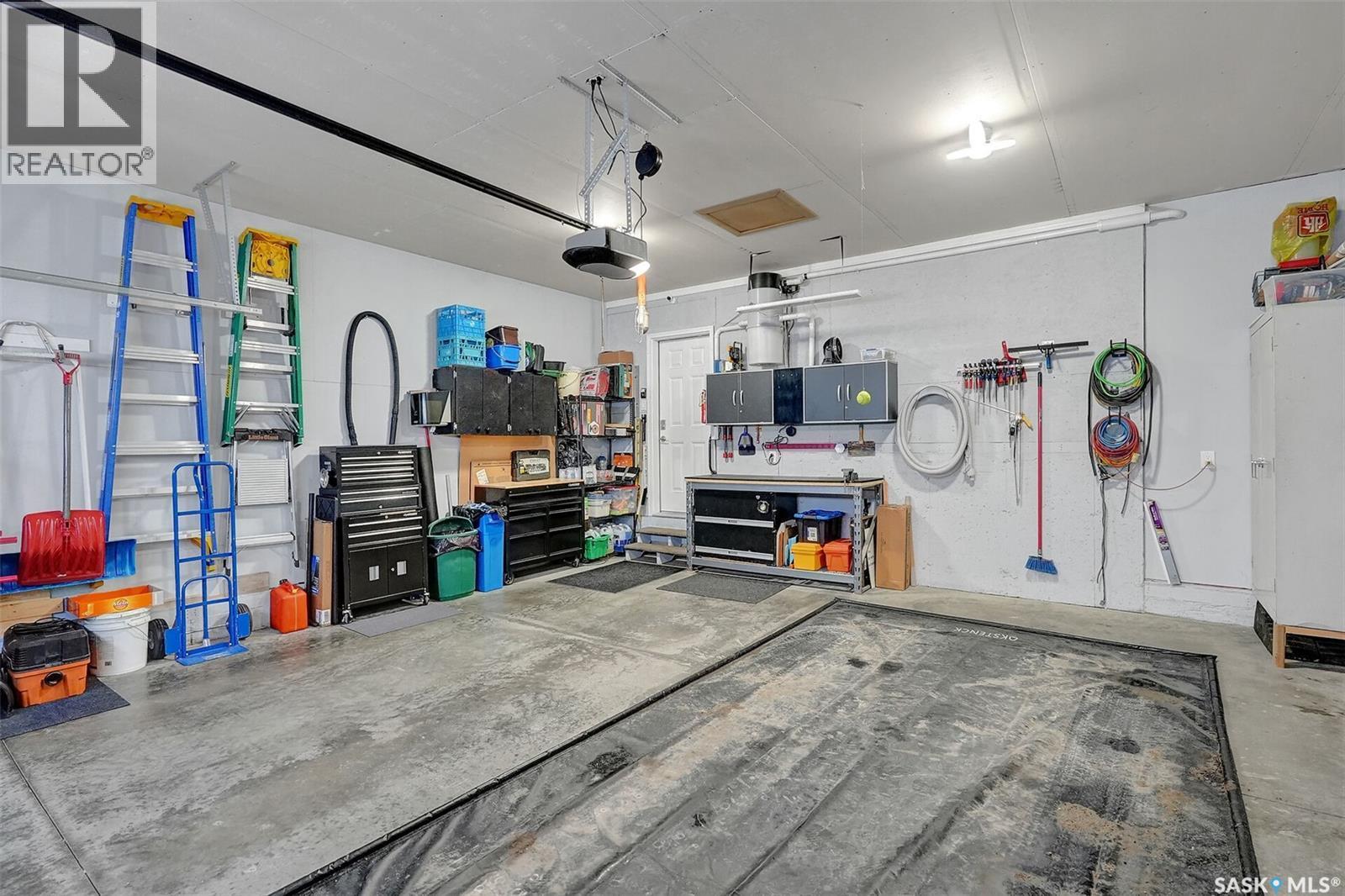 5117 Watson Way, Regina, SK - Indoor Photo Showing Garage