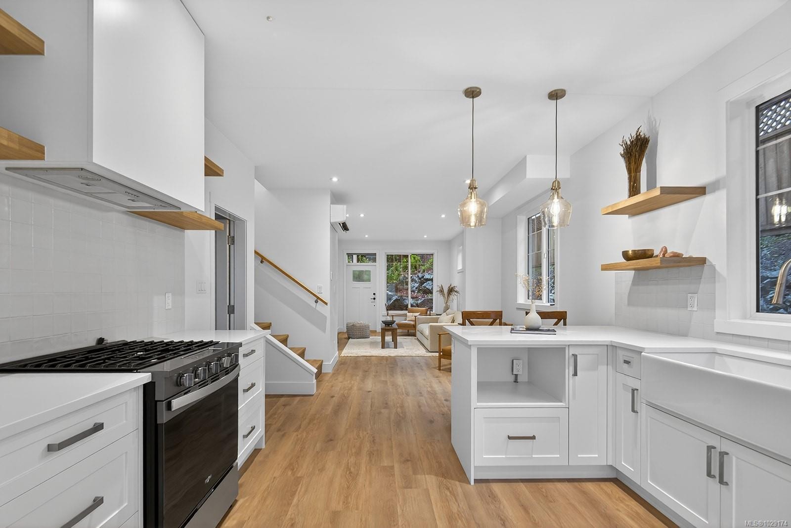 100-3003 Keystone Dr, Duncan, BC - Indoor Photo Showing Kitchen With Upgraded Kitchen