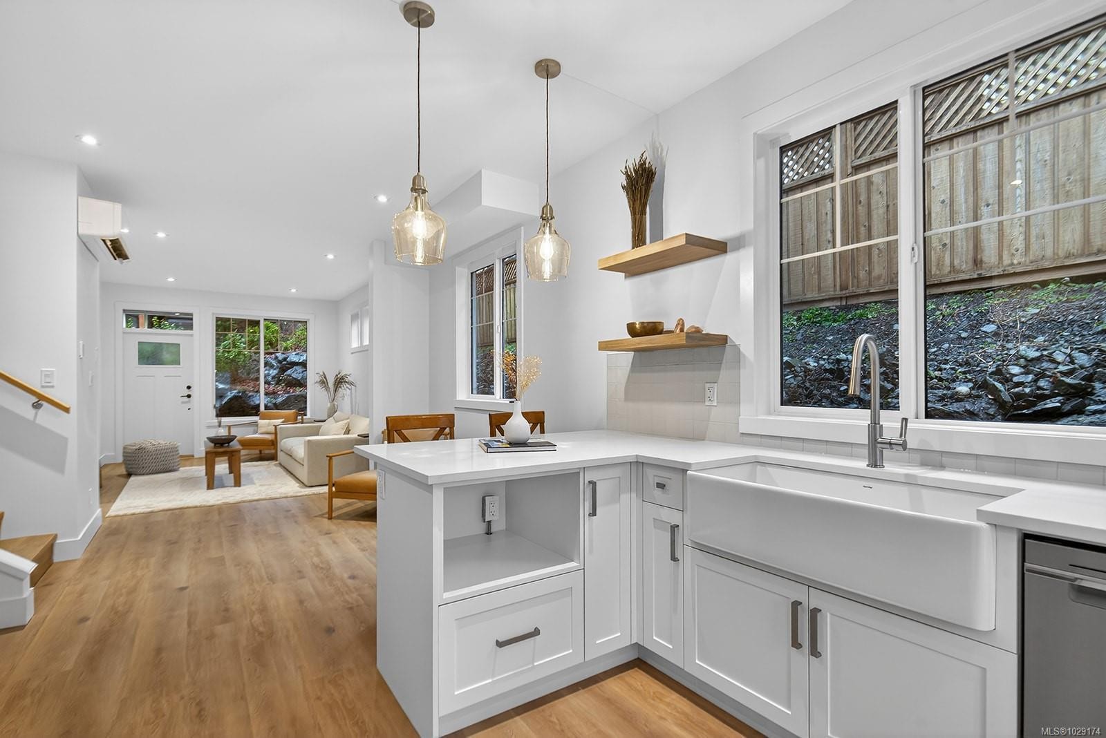 100-3003 Keystone Dr, Duncan, BC - Indoor Photo Showing Kitchen With Upgraded Kitchen