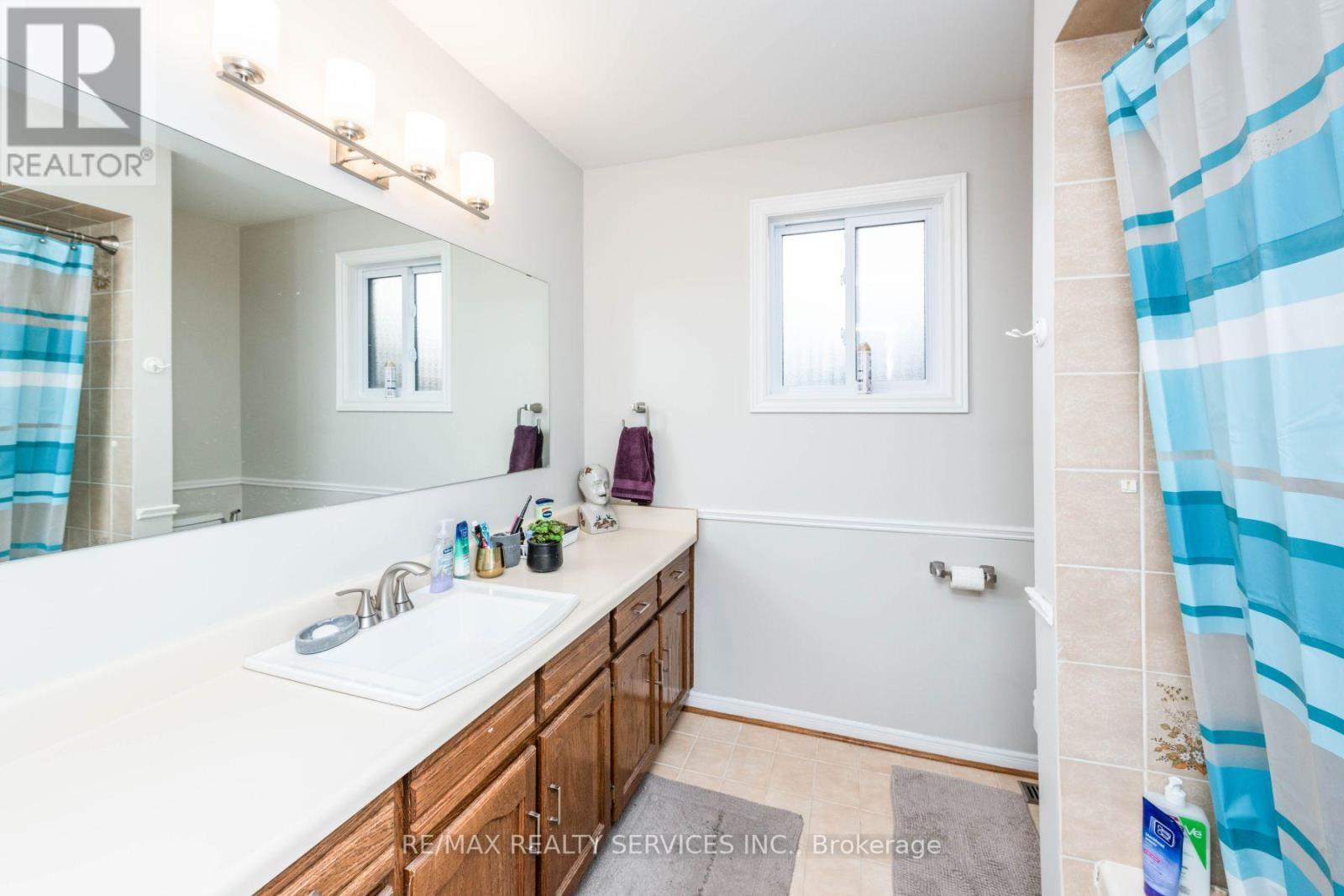 1928 Aldermead Road, Mississauga, ON - Indoor Photo Showing Bathroom