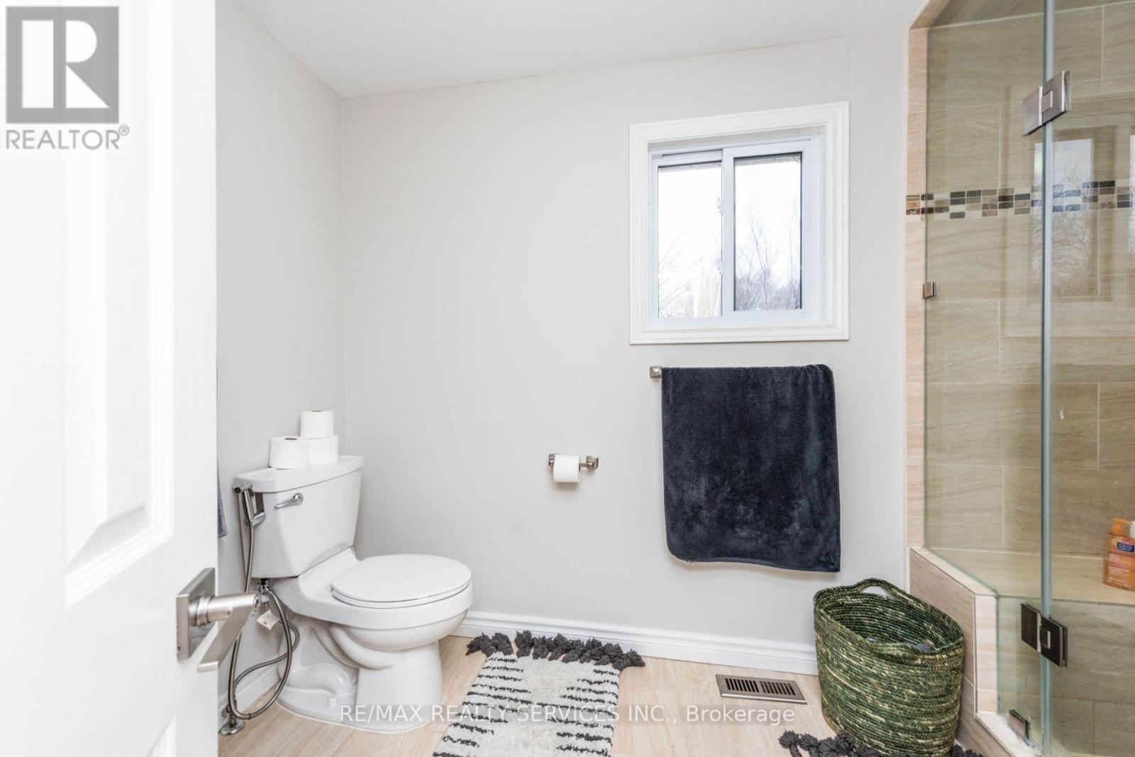 1928 Aldermead Road, Mississauga, ON - Indoor Photo Showing Bathroom