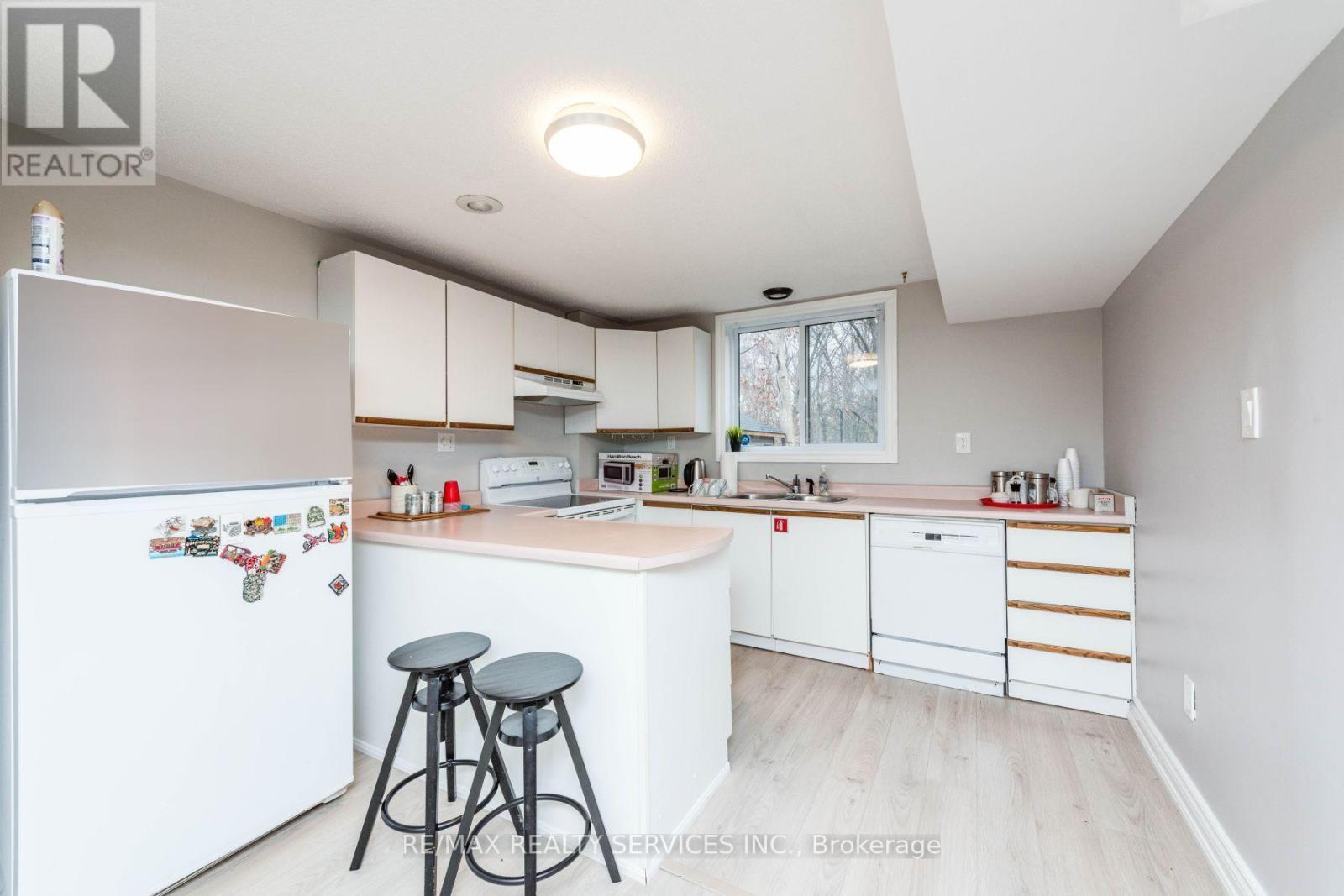 1928 Aldermead Road, Mississauga, ON - Indoor Photo Showing Kitchen