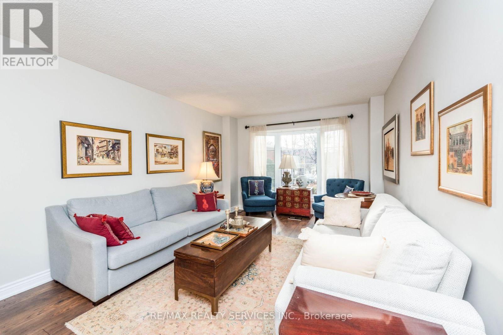 1928 Aldermead Road, Mississauga, ON - Indoor Photo Showing Living Room