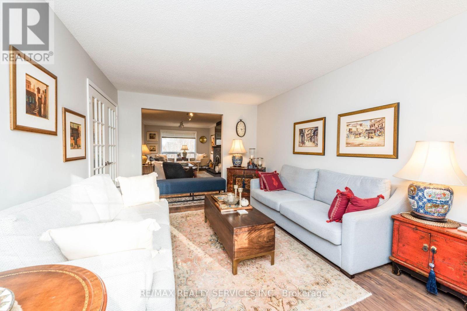 1928 Aldermead Road, Mississauga, ON - Indoor Photo Showing Living Room