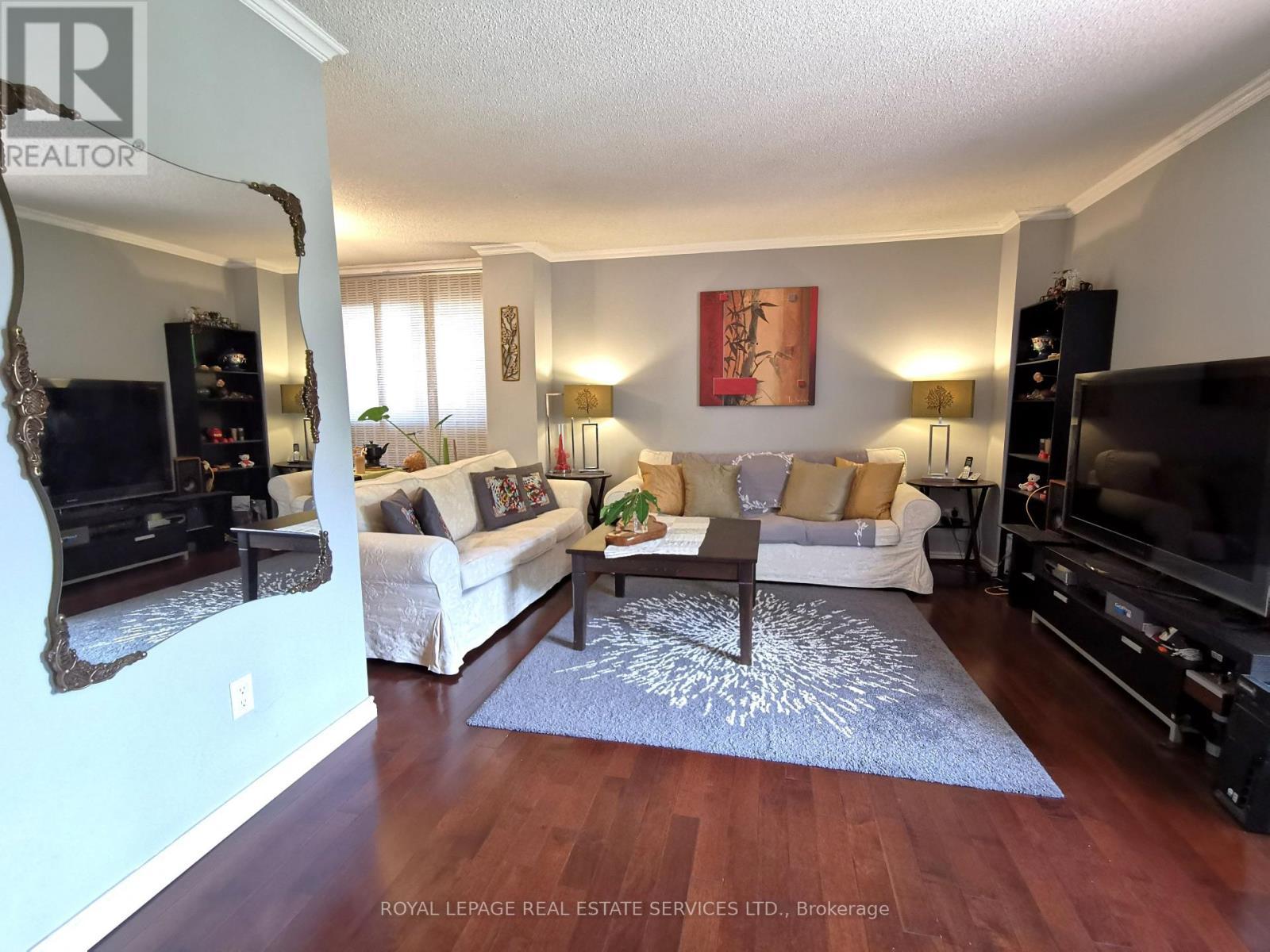 115 Clansman Trail, Mississauga, ON - Indoor Photo Showing Living Room