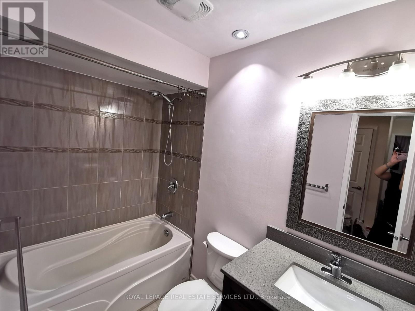 115 Clansman Trail, Mississauga, ON - Indoor Photo Showing Bathroom