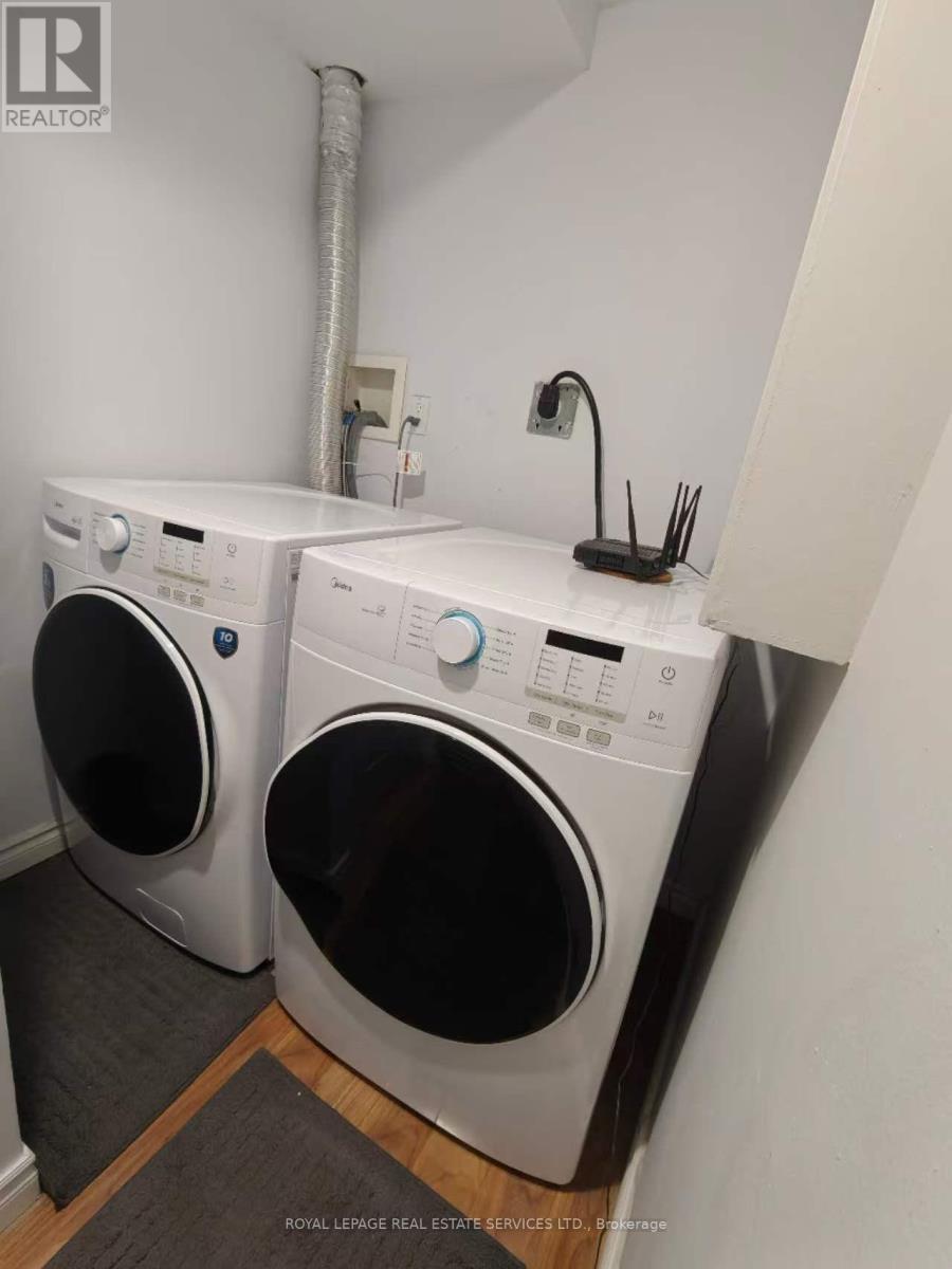 115 Clansman Trail, Mississauga, ON - Indoor Photo Showing Laundry Room