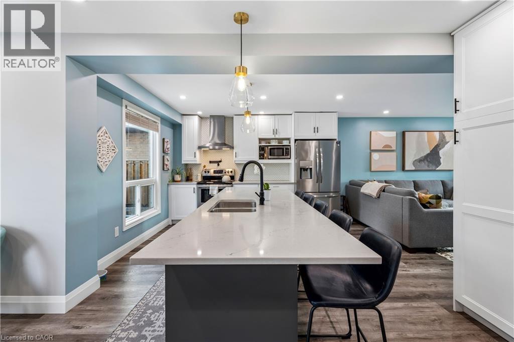 18 Marisa Court, Hamilton, ON - Indoor Photo Showing Kitchen With Double Sink With Upgraded Kitchen
