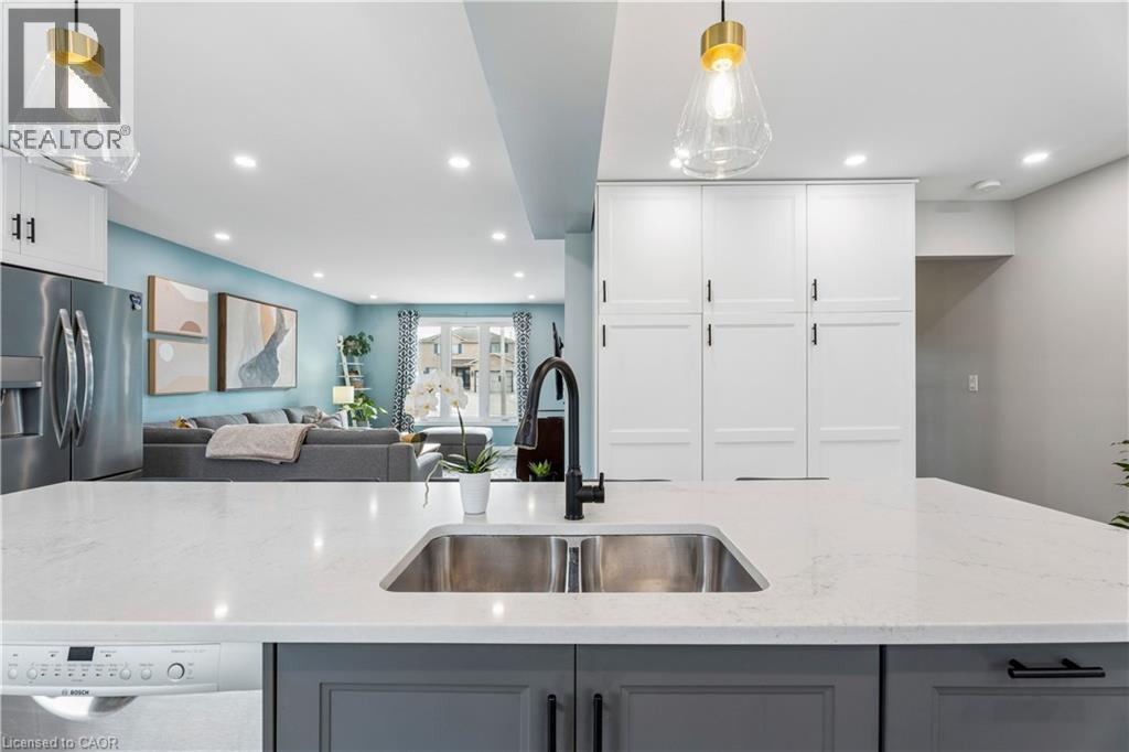 18 Marisa Court, Hamilton, ON - Indoor Photo Showing Kitchen With Double Sink With Upgraded Kitchen