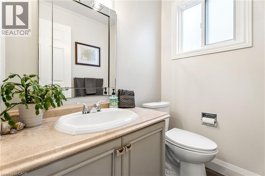 18 Marisa Court, Hamilton, ON - Indoor Photo Showing Bathroom