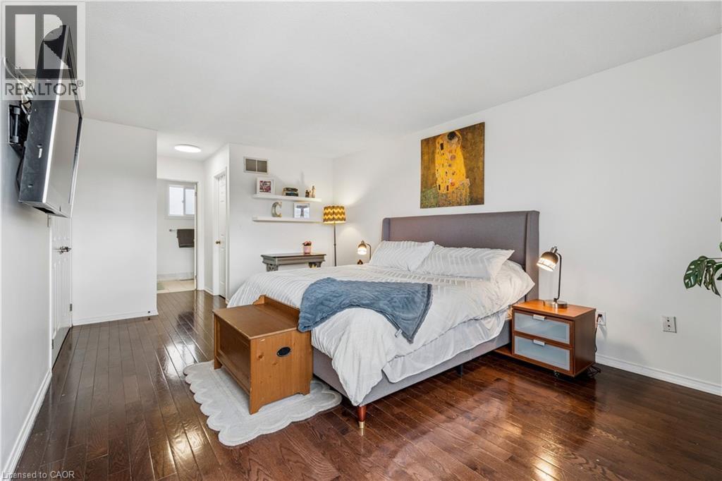 18 Marisa Court, Hamilton, ON - Indoor Photo Showing Bedroom