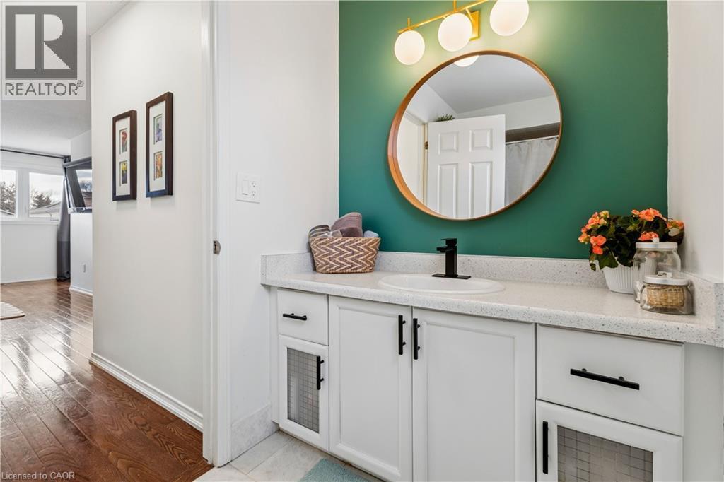 18 Marisa Court, Hamilton, ON - Indoor Photo Showing Bathroom