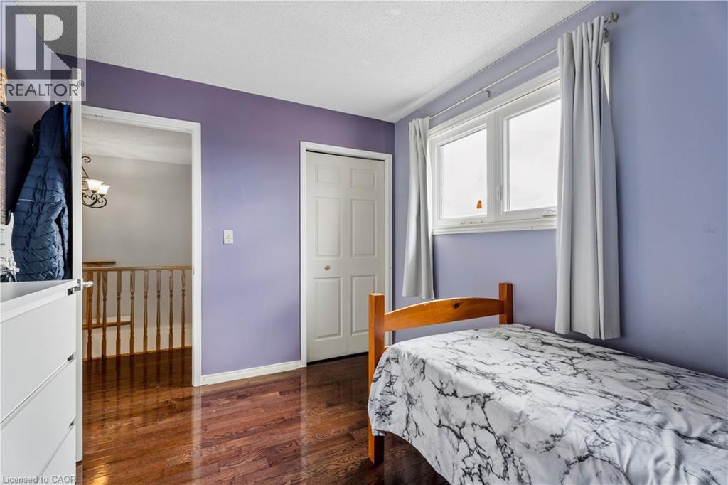 18 Marisa Court, Hamilton, ON - Indoor Photo Showing Bedroom