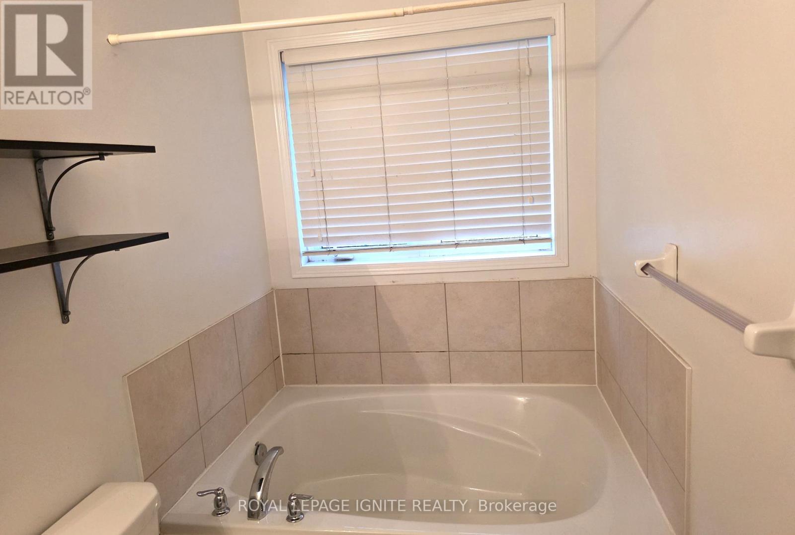 5183 Angel Stone Drive, Mississauga, ON - Indoor Photo Showing Bathroom