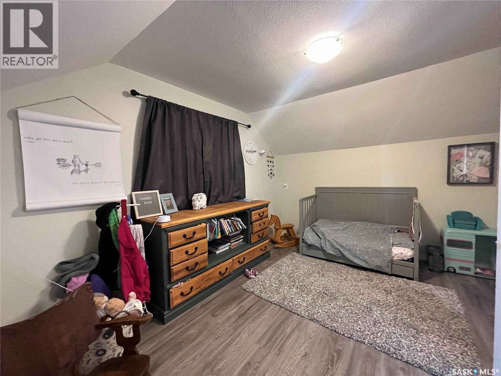 619 Smith Dorrien Avenue, Esterhazy, SK - Indoor Photo Showing Bedroom