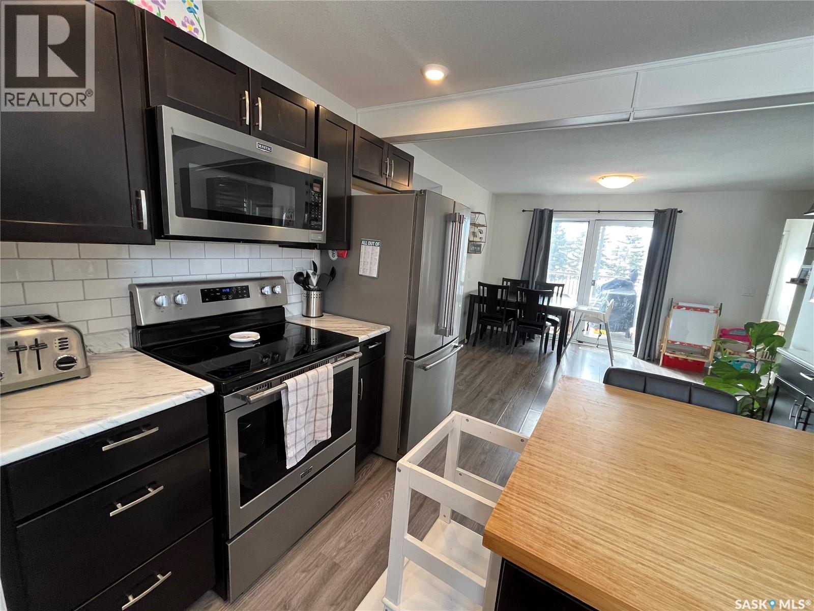 619 Smith Dorrien Avenue, Esterhazy, SK - Indoor Photo Showing Kitchen