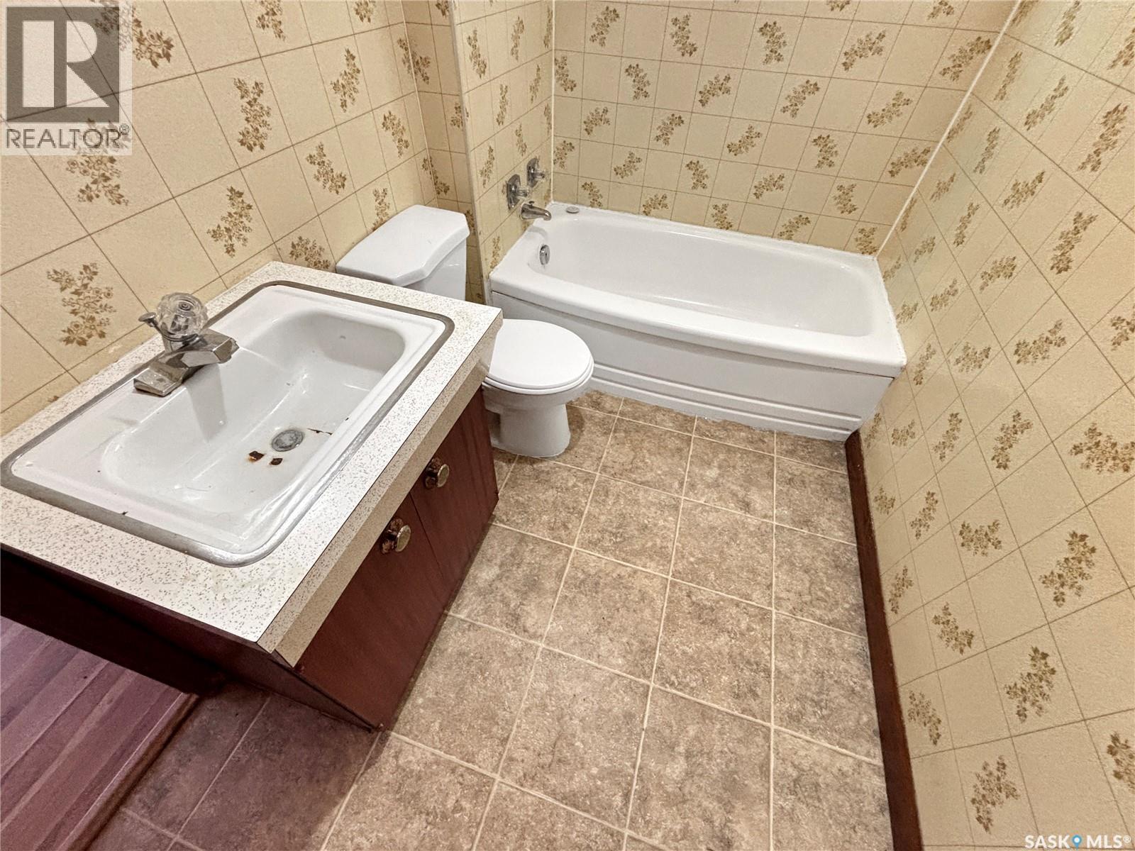 1623 19Th Street W, Saskatoon, SK - Indoor Photo Showing Bathroom