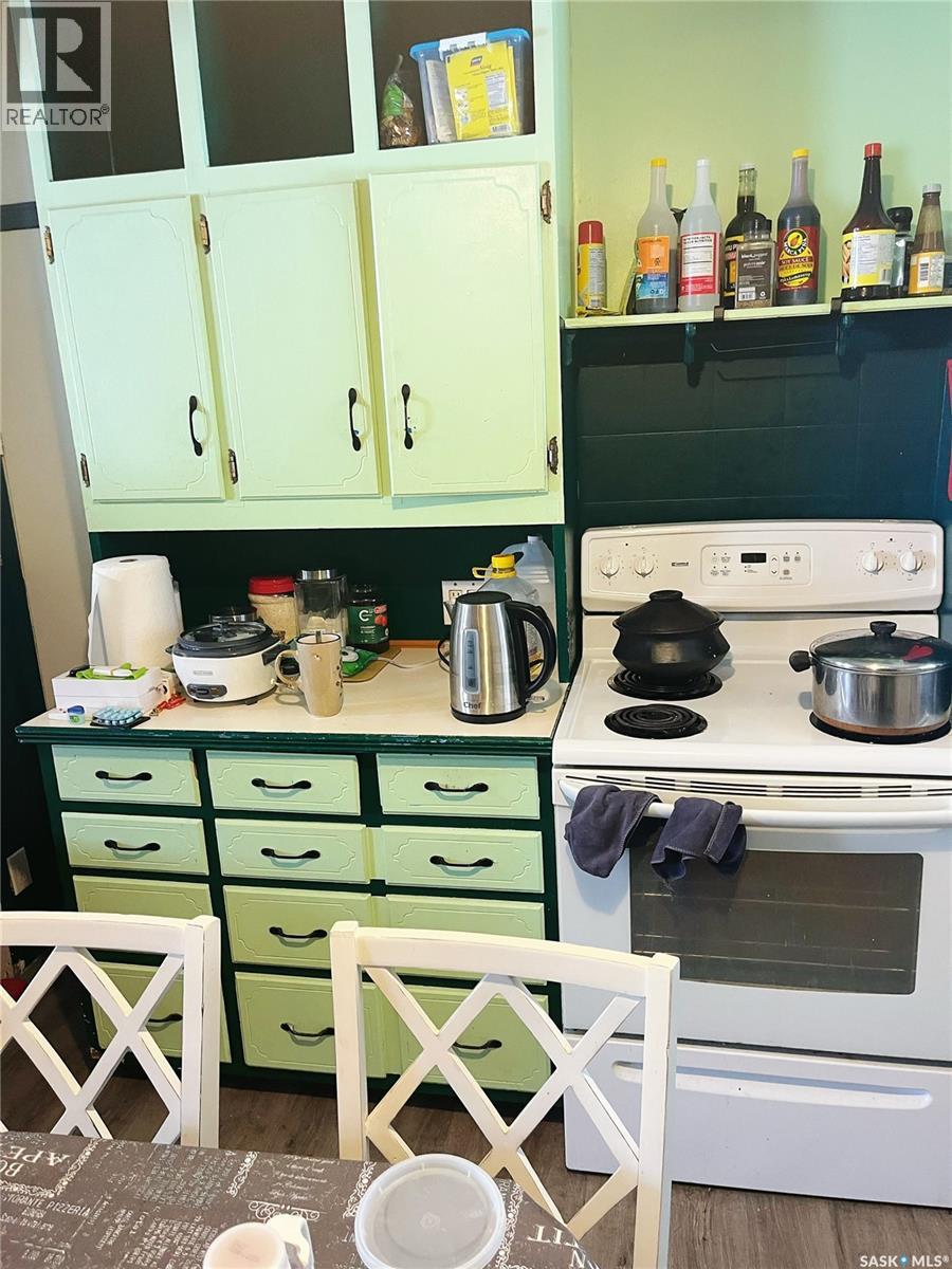 453 Vancouver Avenue S, Saskatoon, SK - Indoor Photo Showing Kitchen