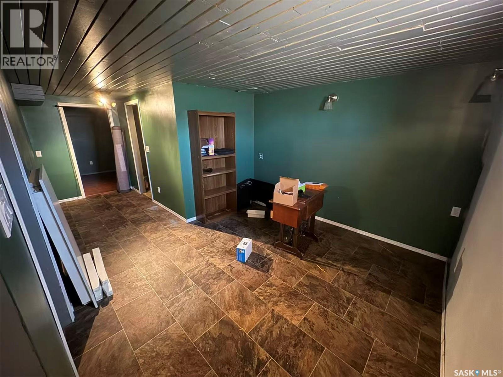 453 Vancouver Avenue S, Saskatoon, SK - Indoor