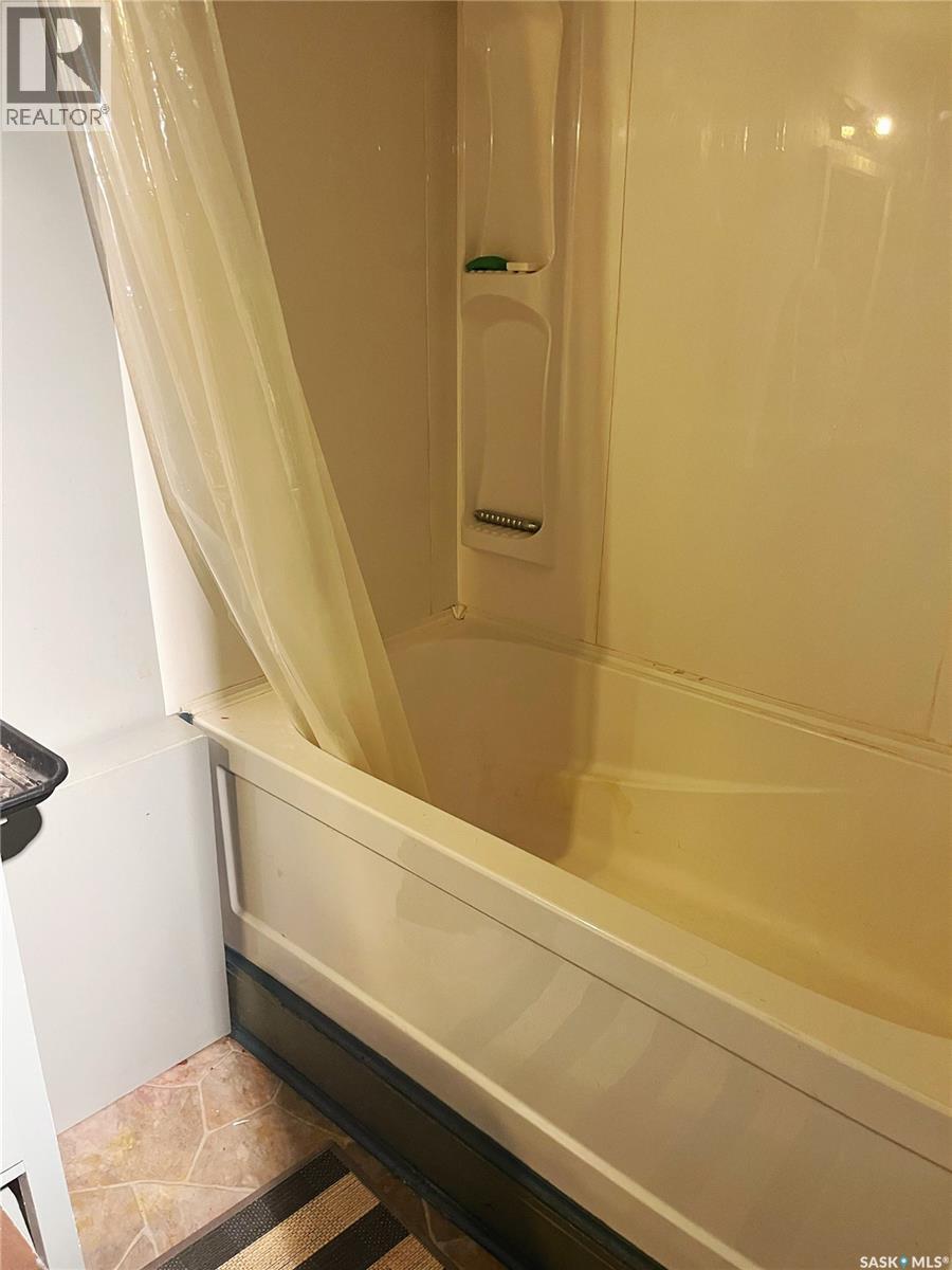 453 Vancouver Avenue S, Saskatoon, SK - Indoor Photo Showing Bathroom