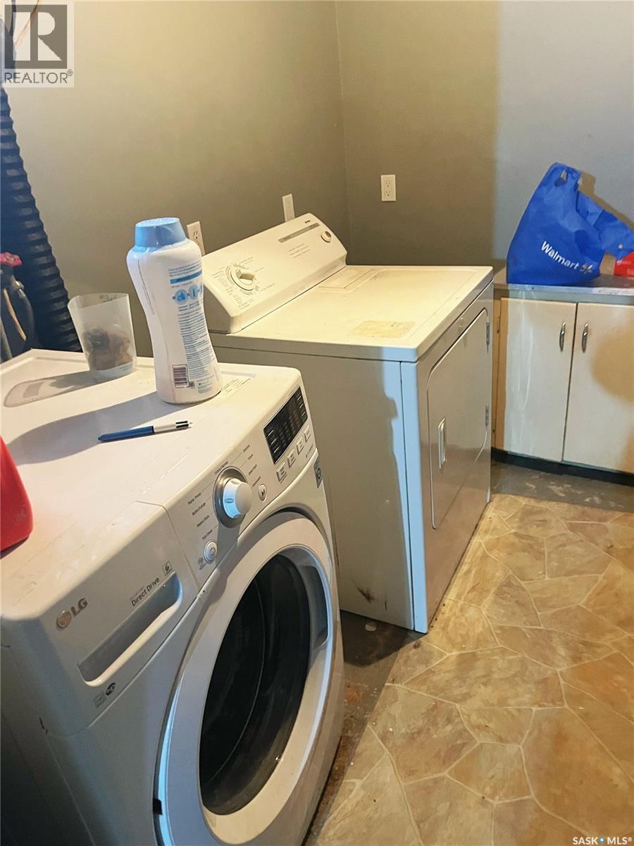 453 Vancouver Avenue S, Saskatoon, SK - Indoor Photo Showing Laundry Room