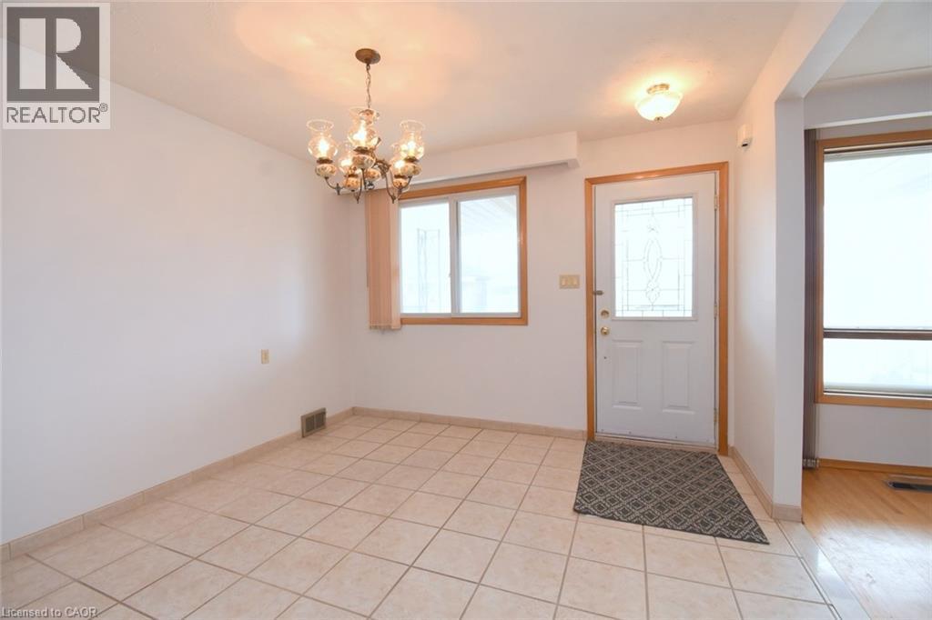 36 Glassco Avenue N, Hamilton, ON - Indoor Photo Showing Other Room