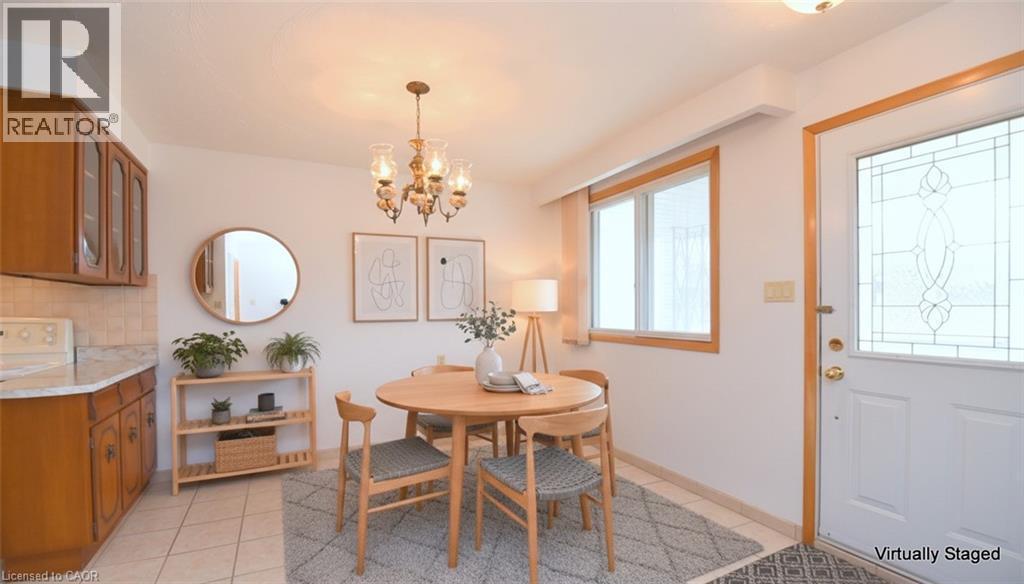 36 Glassco Avenue N, Hamilton, ON - Indoor Photo Showing Dining Room